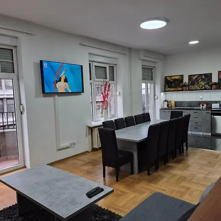 Апартаменты Authentic Centre #2, Four Bedrooms, One Full Bathroom, One Toilet