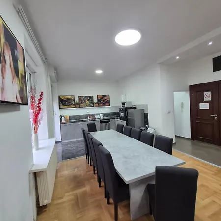 Апартаменты Authentic Centre #2, Four Bedrooms, One Full Bathroom, One Toilet *