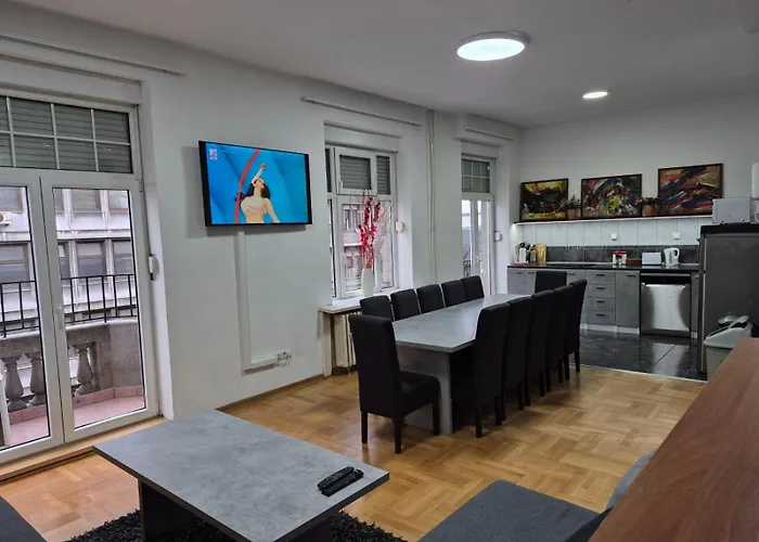 アパート Authentic Centre #2, Four Bedrooms, One Full Bathroom, One Toilet