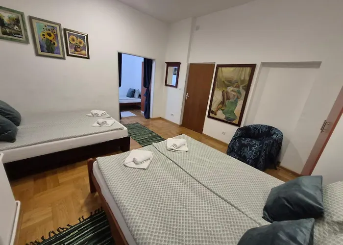 アパート Authentic Centre #2, Four Bedrooms, One Full Bathroom, One Toilet